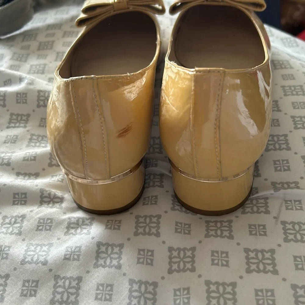 Bound Beige Patent Leather Block Heels - 9 - Picture 3 of 7